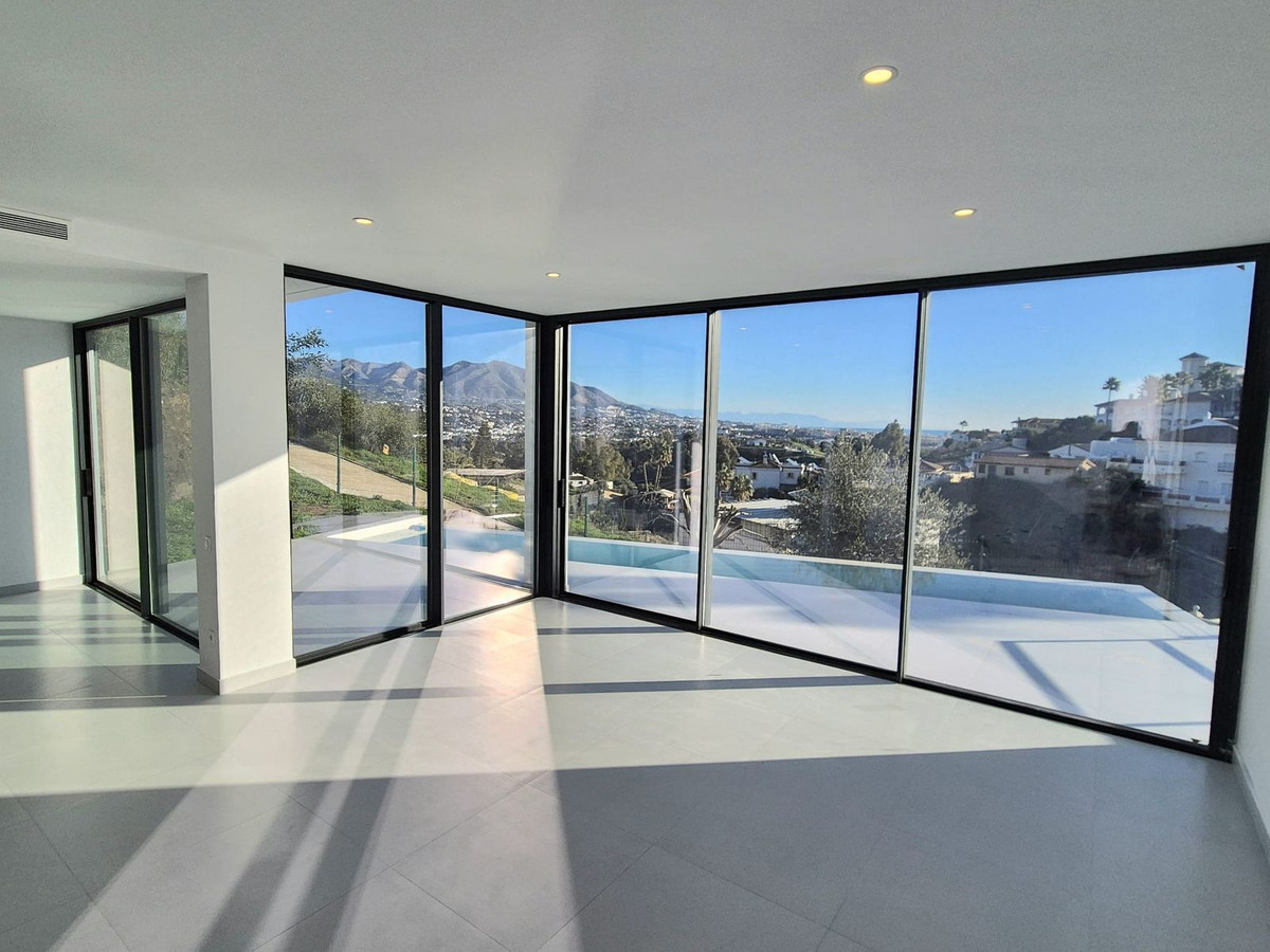 3 Bed Townhouse for sale in Cerros Del Aguila Costa Del Sol, Málaga, Spain