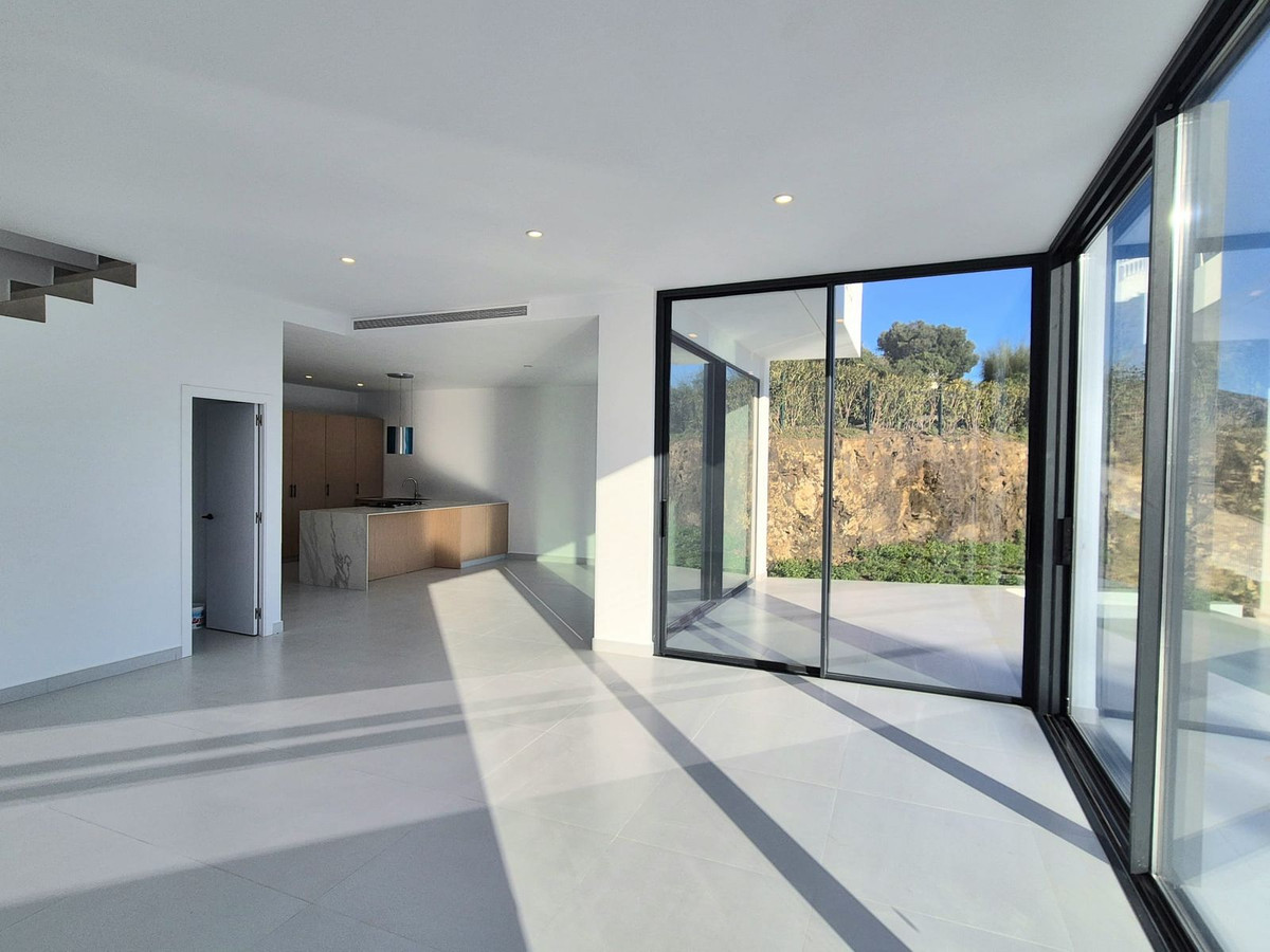 3 Bed Townhouse for sale in Cerros Del Aguila Costa Del Sol, Málaga, Spain