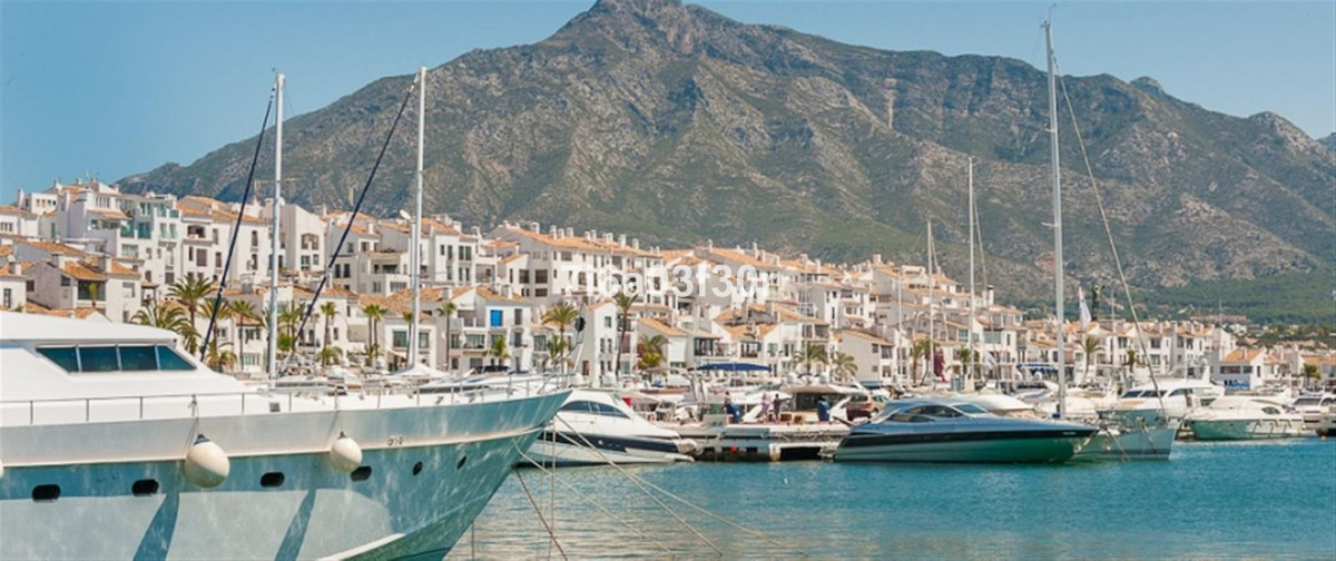 3 Bed Apartment for sale in San Pedro De Alcántara Costa Del Sol, Málaga, Spain
