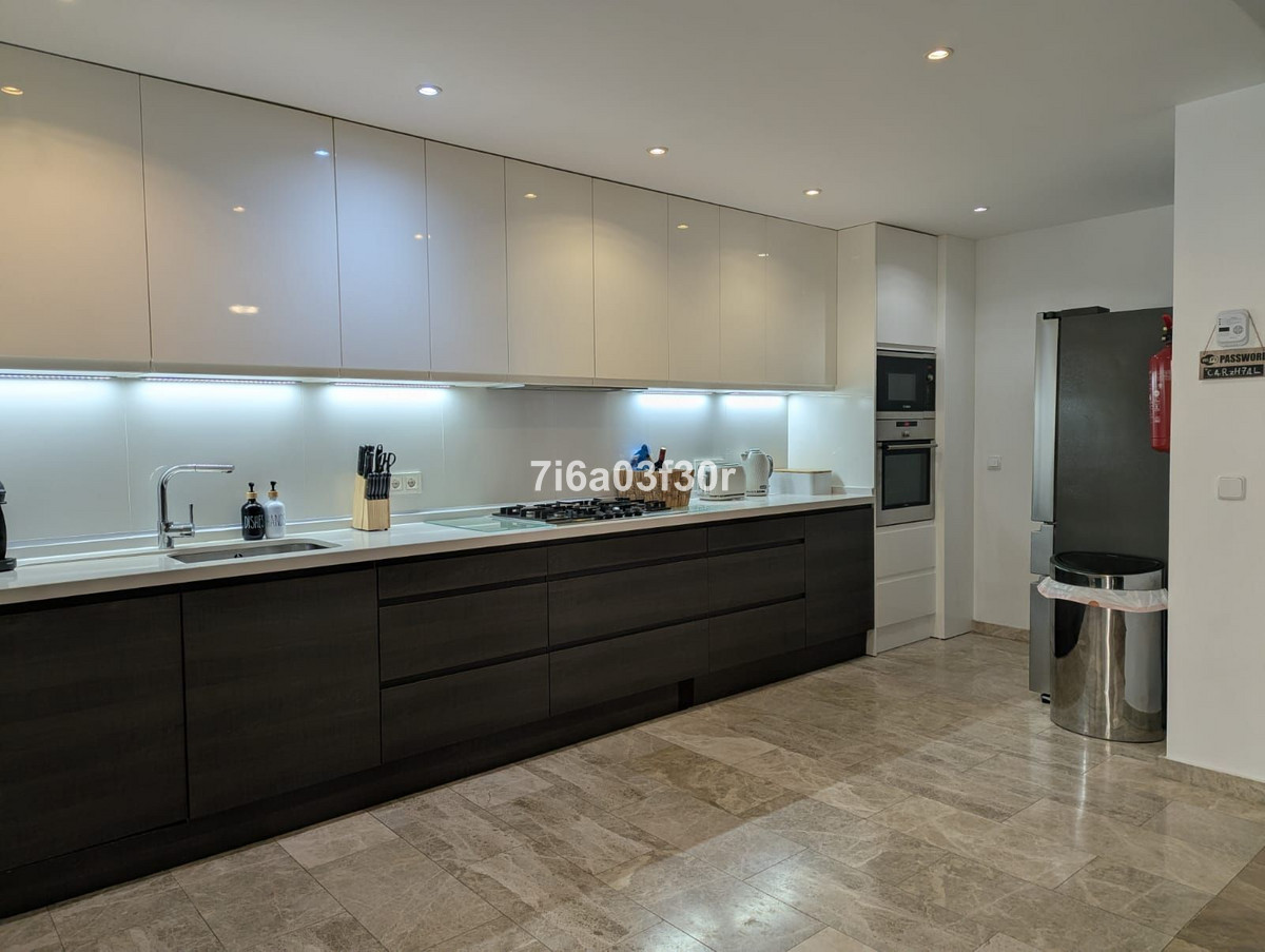 3 Bed Apartment for sale in San Pedro De Alcántara Costa Del Sol, Málaga, Spain