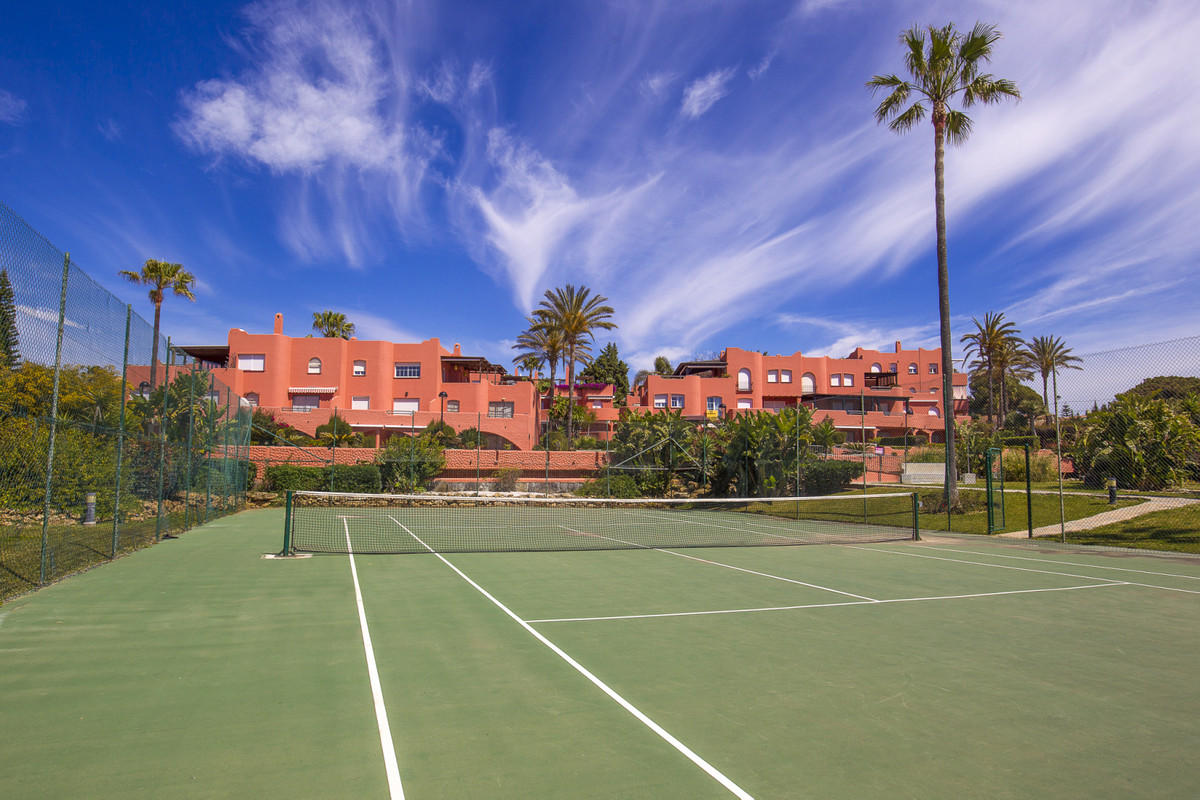 3 Bed Apartment for sale in El Rosario Costa Del Sol, Málaga, Spain