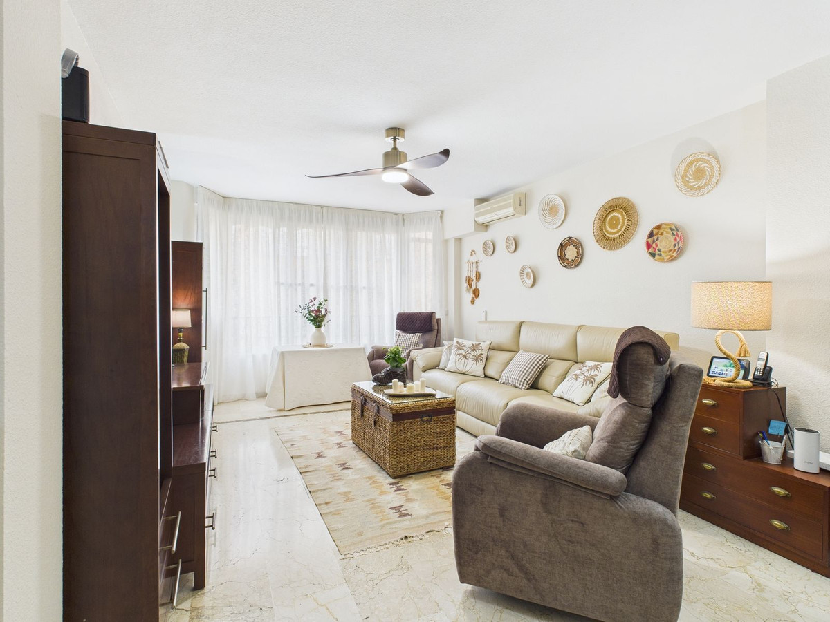 Se vende Apartamento Planta Media de 2 dormitorios en Costa Del Sol, Málaga, España