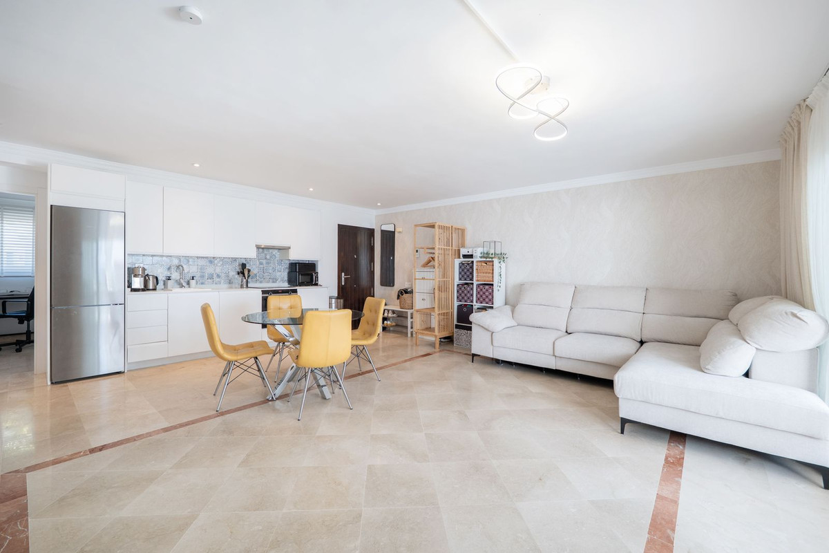 3 Bed Apartment for sale in El Paraiso Costa Del Sol, Málaga, Spain