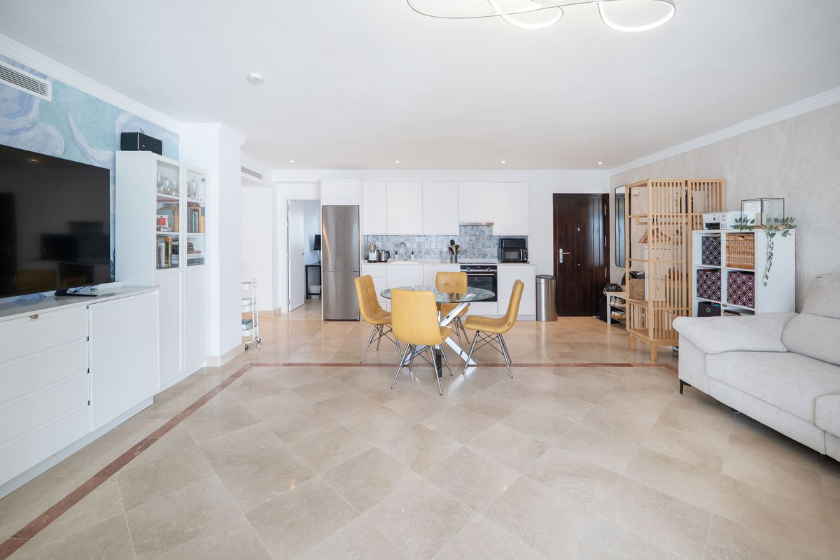 3 Bed Apartment for sale in El Paraiso Costa Del Sol, Málaga, Spain