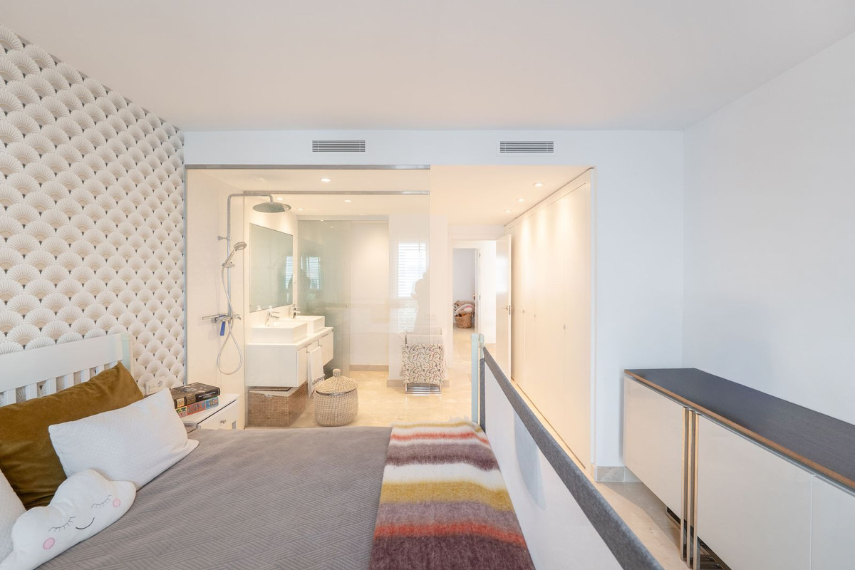 3 Bed Apartment for sale in El Paraiso Costa Del Sol, Málaga, Spain