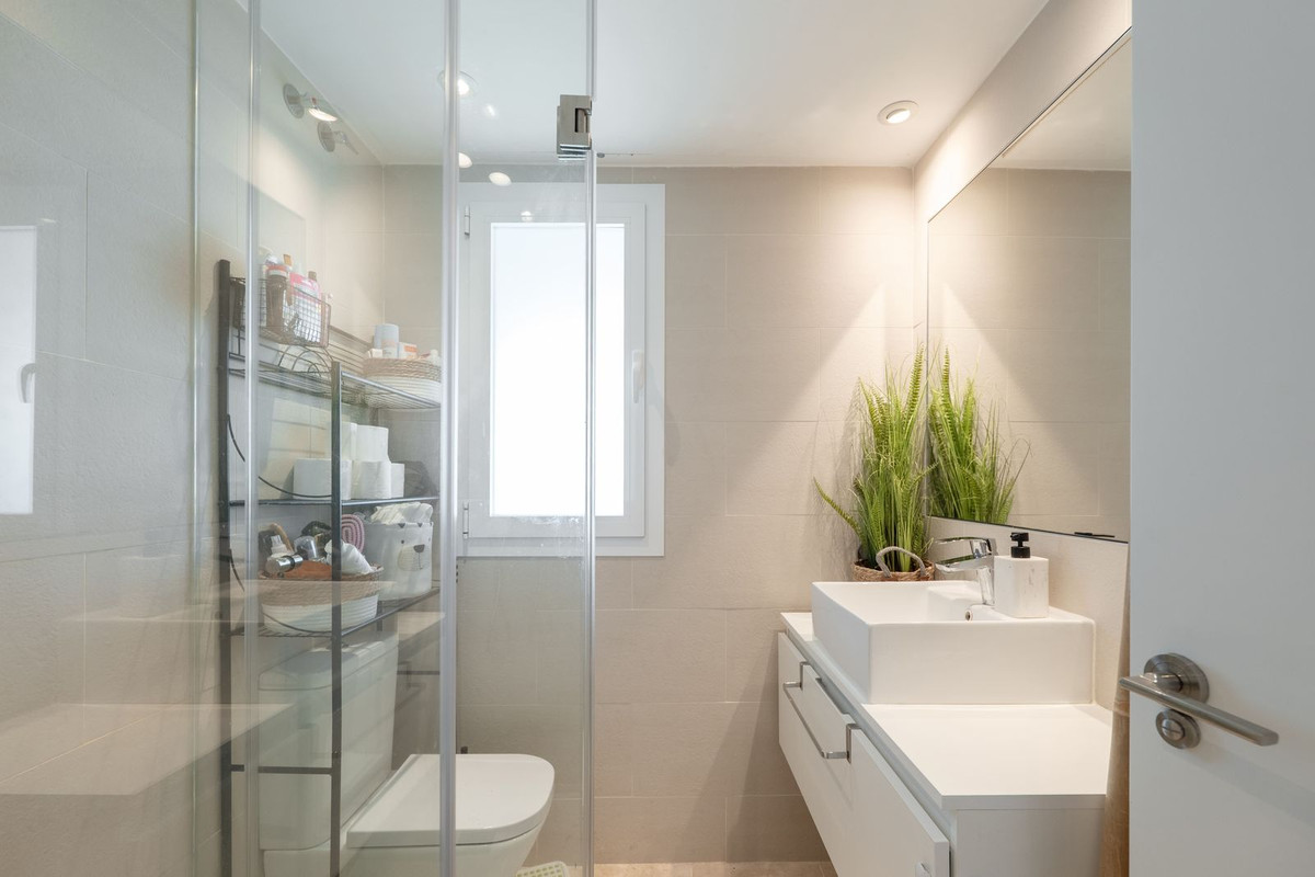 3 Bed Apartment for sale in El Paraiso Costa Del Sol, Málaga, Spain