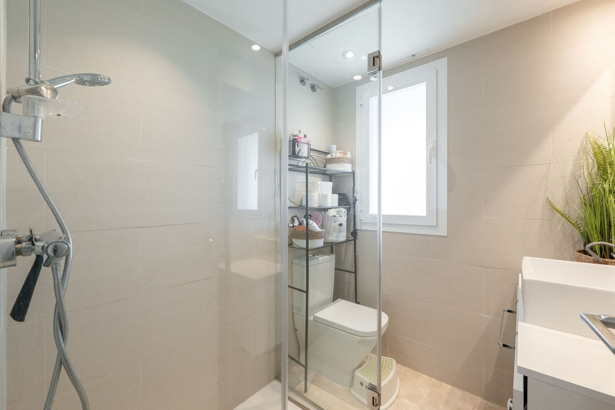 3 Bed Apartment for sale in El Paraiso Costa Del Sol, Málaga, Spain