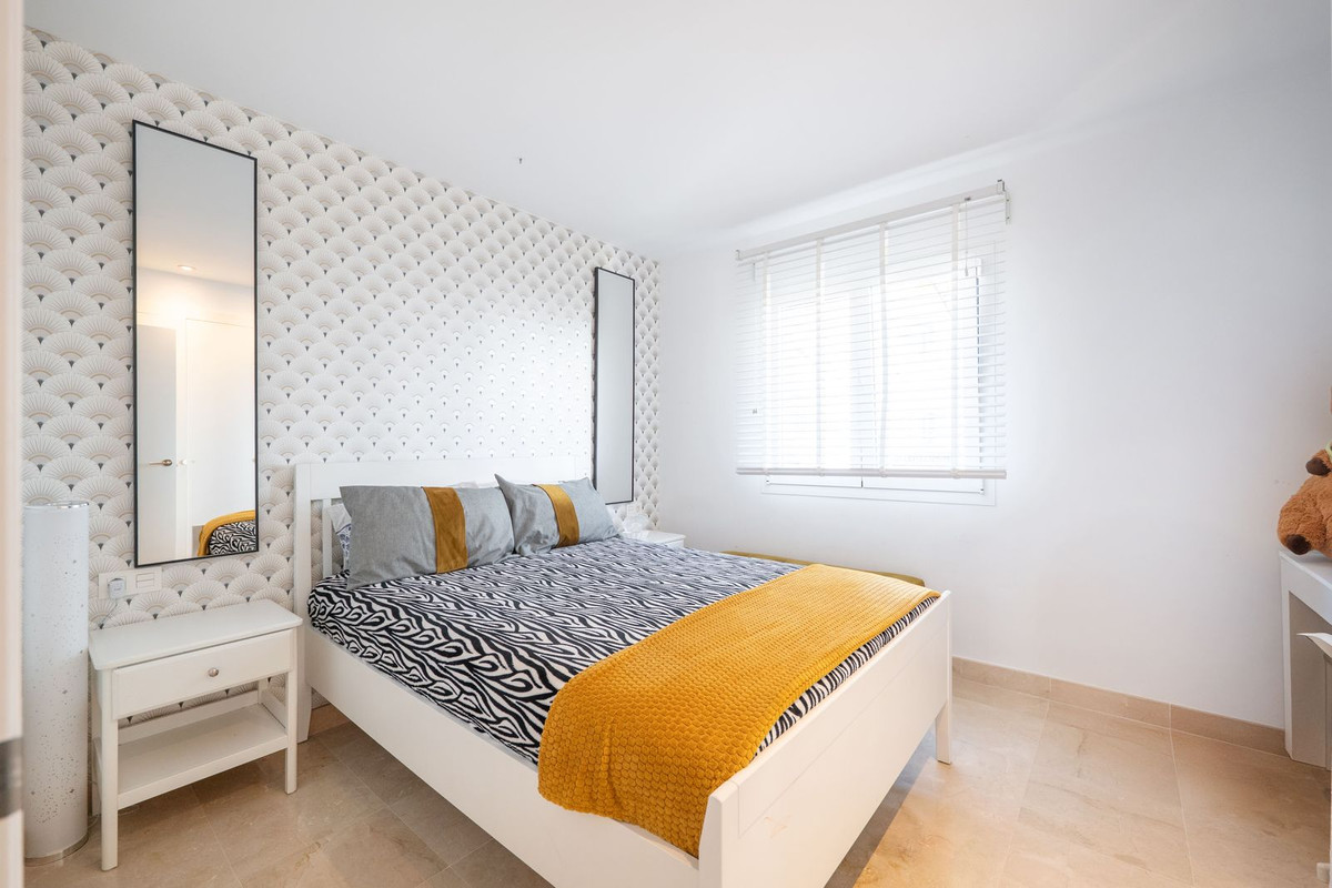 3 Bed Apartment for sale in El Paraiso Costa Del Sol, Málaga, Spain