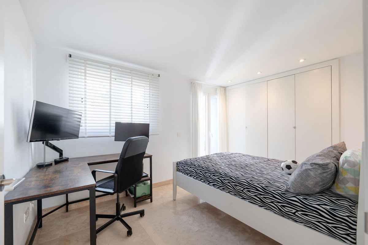3 Bed Apartment for sale in El Paraiso Costa Del Sol, Málaga, Spain