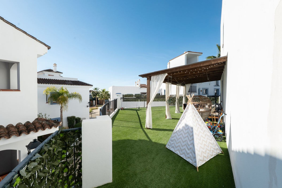 3 Bed Apartment for sale in El Paraiso Costa Del Sol, Málaga, Spain