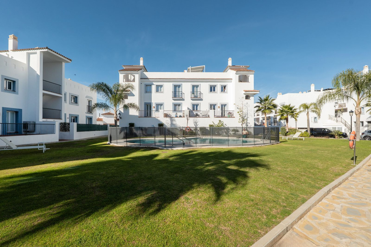 3 Bed Apartment for sale in El Paraiso Costa Del Sol, Málaga, Spain