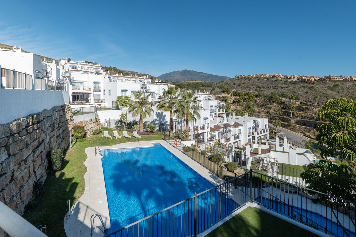 3 Bed Apartment for sale in El Paraiso Costa Del Sol, Málaga, Spain