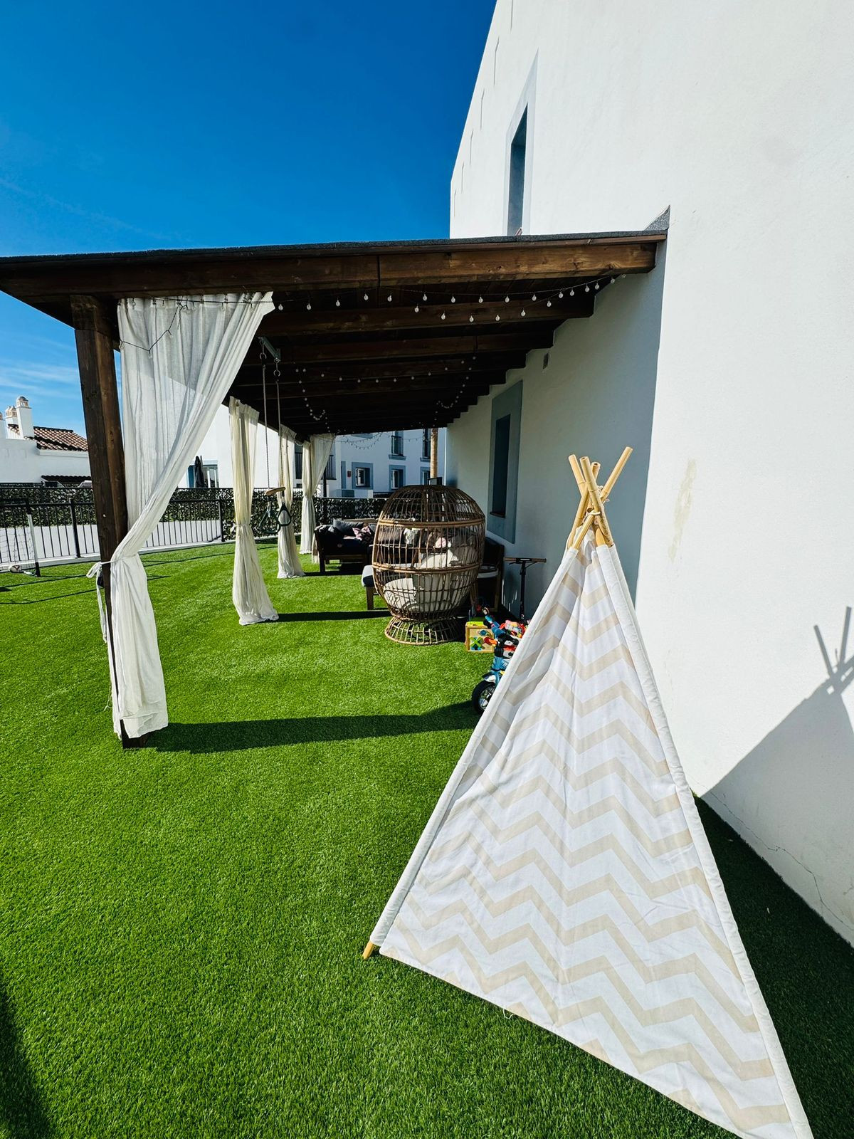 3 Bed Apartment for sale in El Paraiso Costa Del Sol, Málaga, Spain