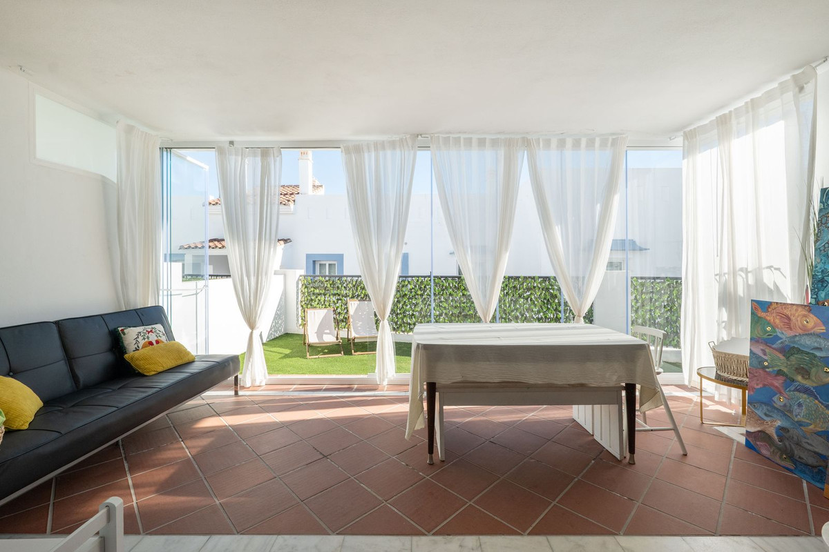 3 Bed Apartment for sale in El Paraiso Costa Del Sol, Málaga, Spain