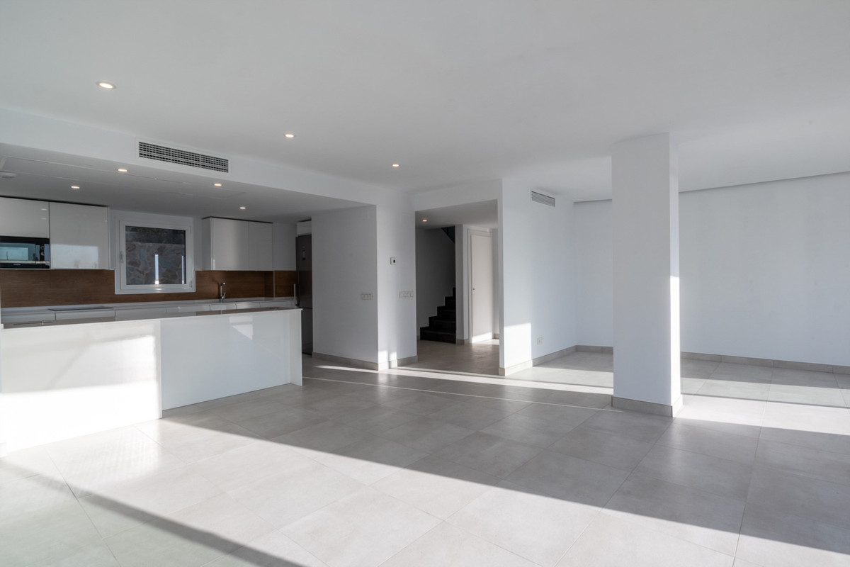 4 Bed Apartment for sale in Altos De Los Monteros Costa Del Sol, Málaga, Spain