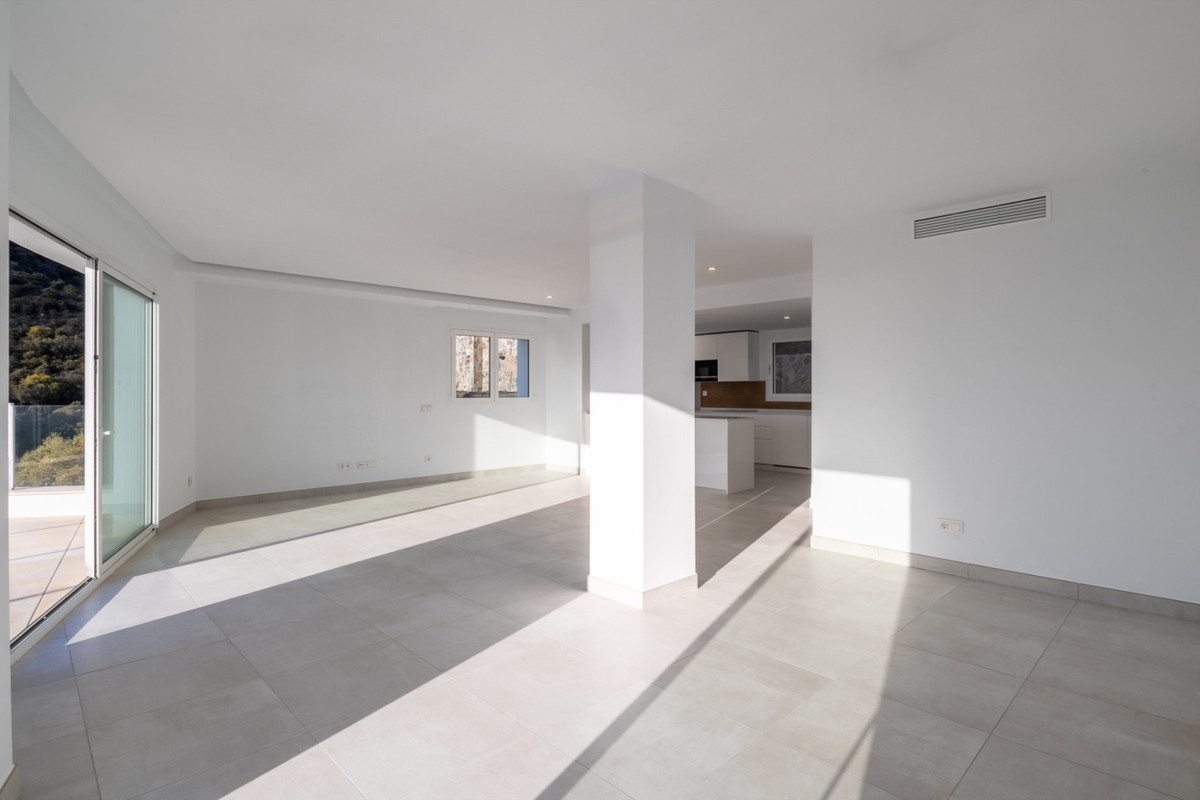 4 Bed Apartment for sale in Altos De Los Monteros Costa Del Sol, Málaga, Spain