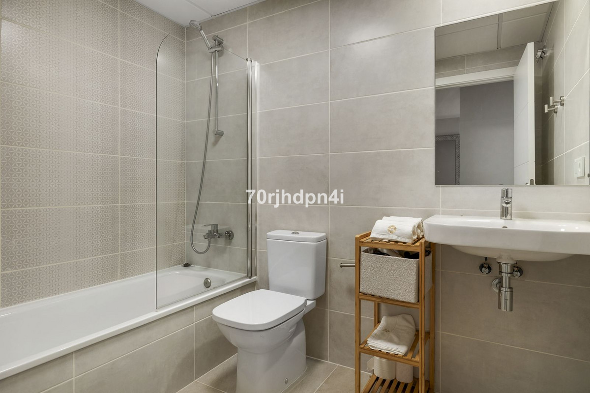 Se vende Apartamento Planta Media de 2 dormitorios en Costa Del Sol, Málaga, España