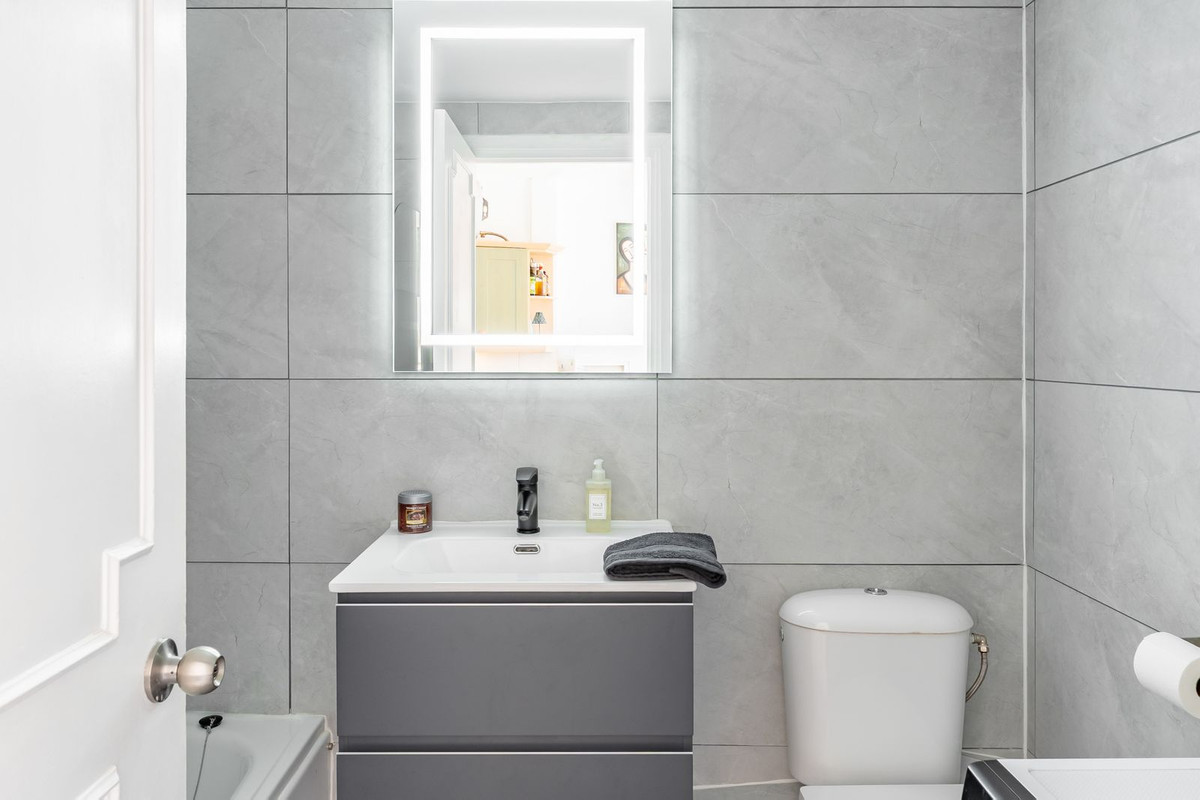 Se vende Apartamento Planta Media de 1 dormitorios en Costa Del Sol, Málaga, España