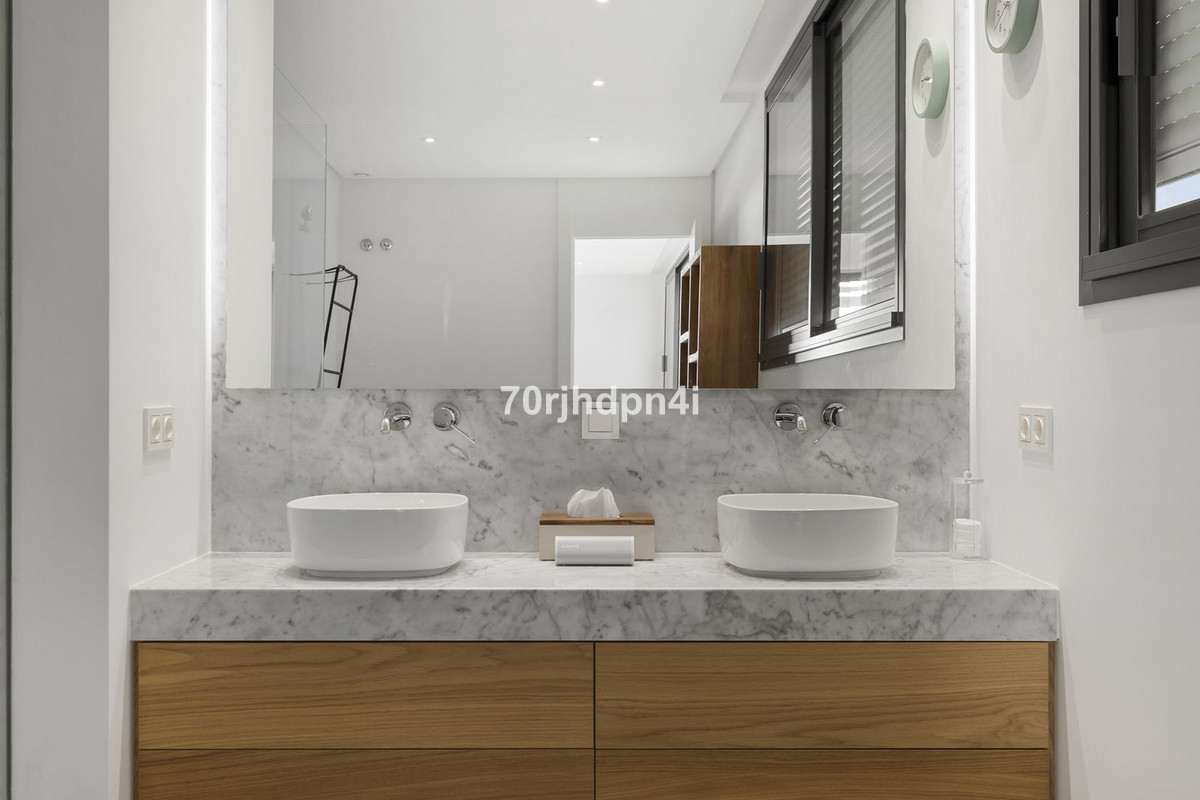 Se vende Villa - Chalet de 5 dormitorios en Costa Del Sol, Málaga, España