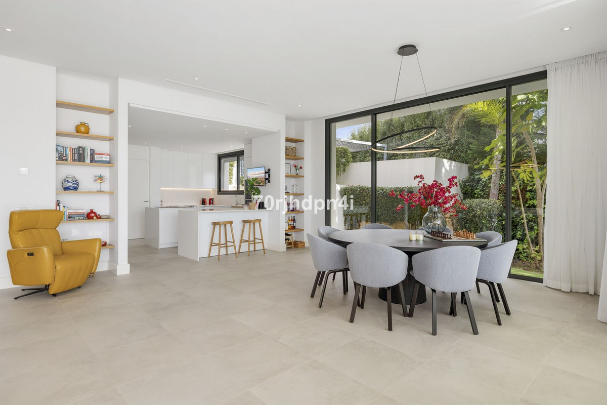 Se vende Villa - Chalet de 5 dormitorios en Costa Del Sol, Málaga, España