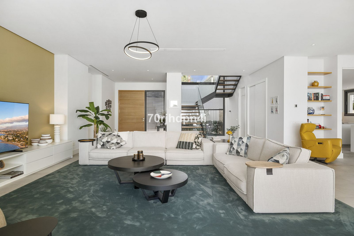 Se vende Villa - Chalet de 5 dormitorios en Costa Del Sol, Málaga, España