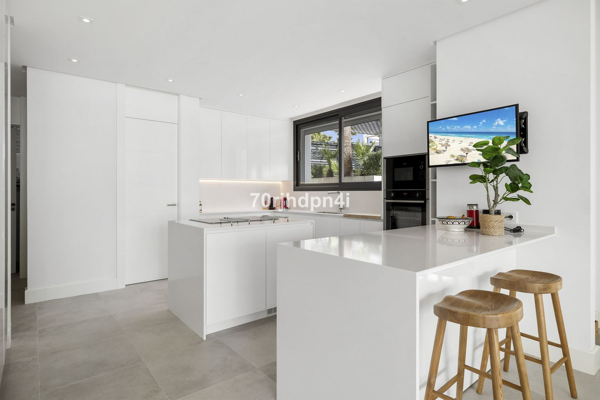 Se vende Villa - Chalet de 5 dormitorios en Costa Del Sol, Málaga, España