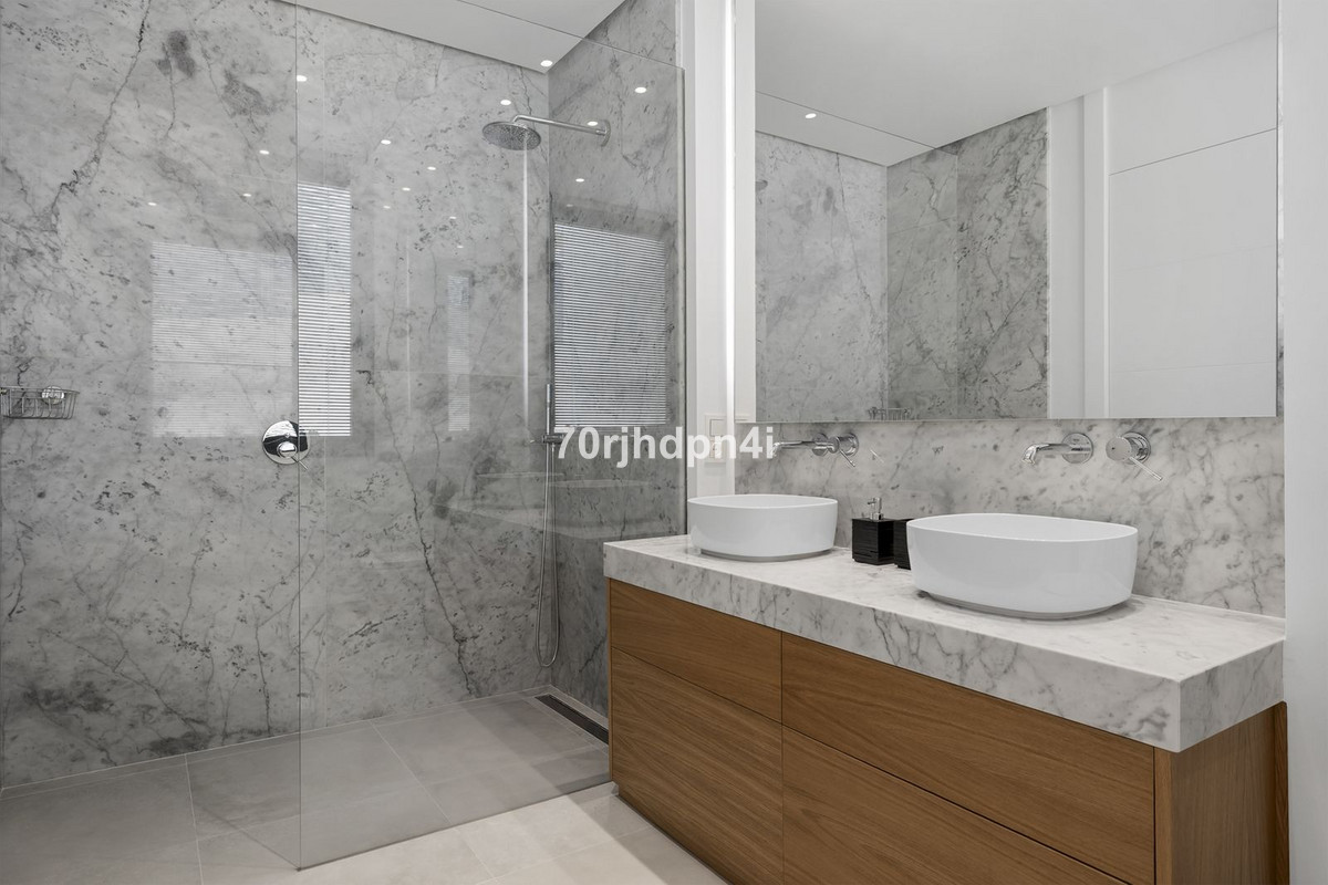 Se vende Villa - Chalet de 5 dormitorios en Costa Del Sol, Málaga, España