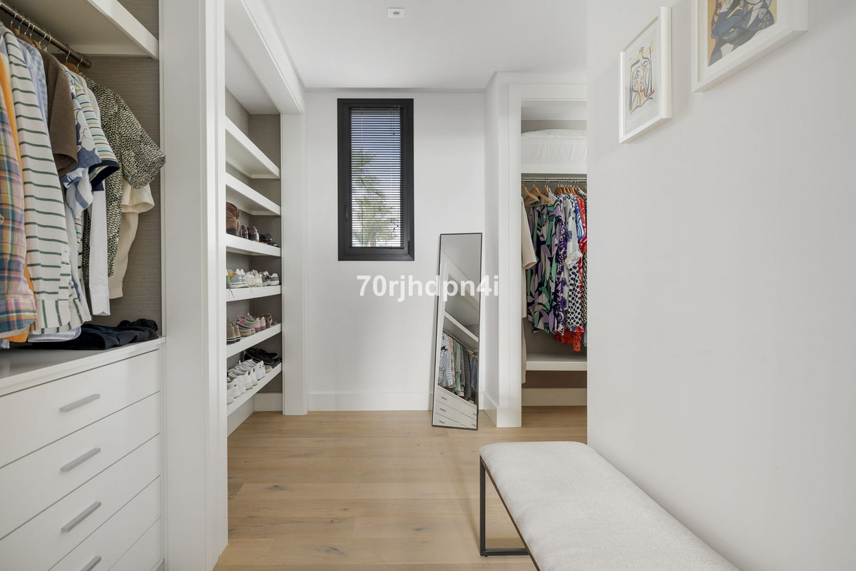 Se vende Villa - Chalet de 5 dormitorios en Costa Del Sol, Málaga, España