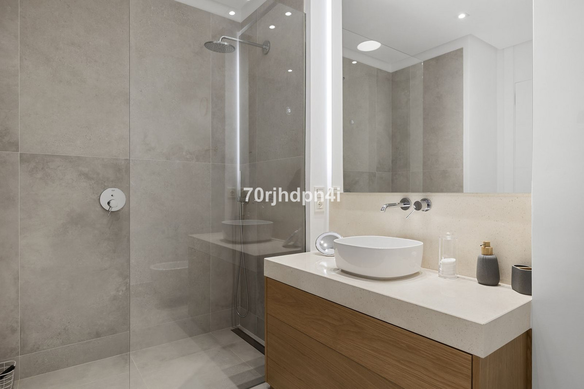 Se vende Villa - Chalet de 5 dormitorios en Costa Del Sol, Málaga, España