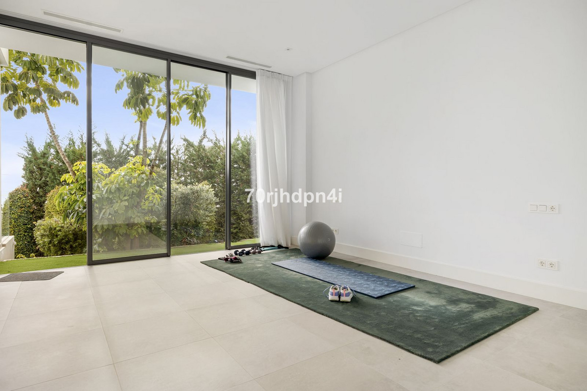 Se vende Villa - Chalet de 5 dormitorios en Costa Del Sol, Málaga, España