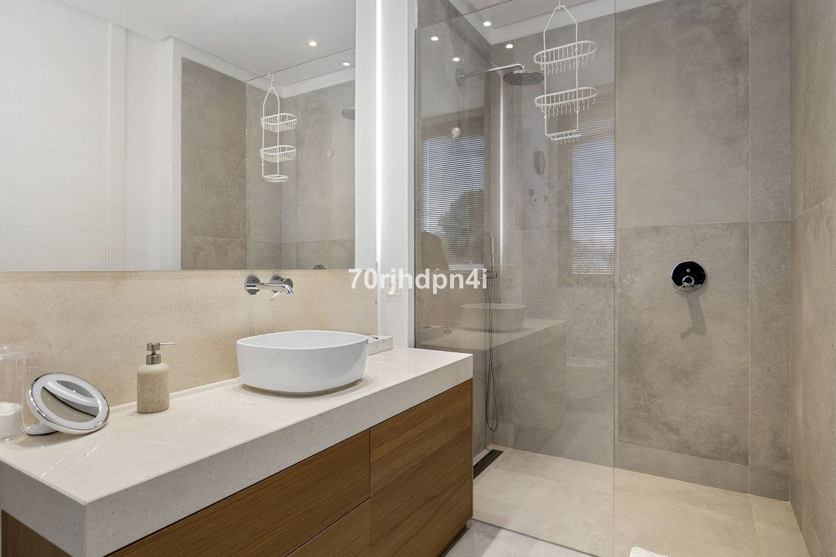 Se vende Villa - Chalet de 5 dormitorios en Costa Del Sol, Málaga, España