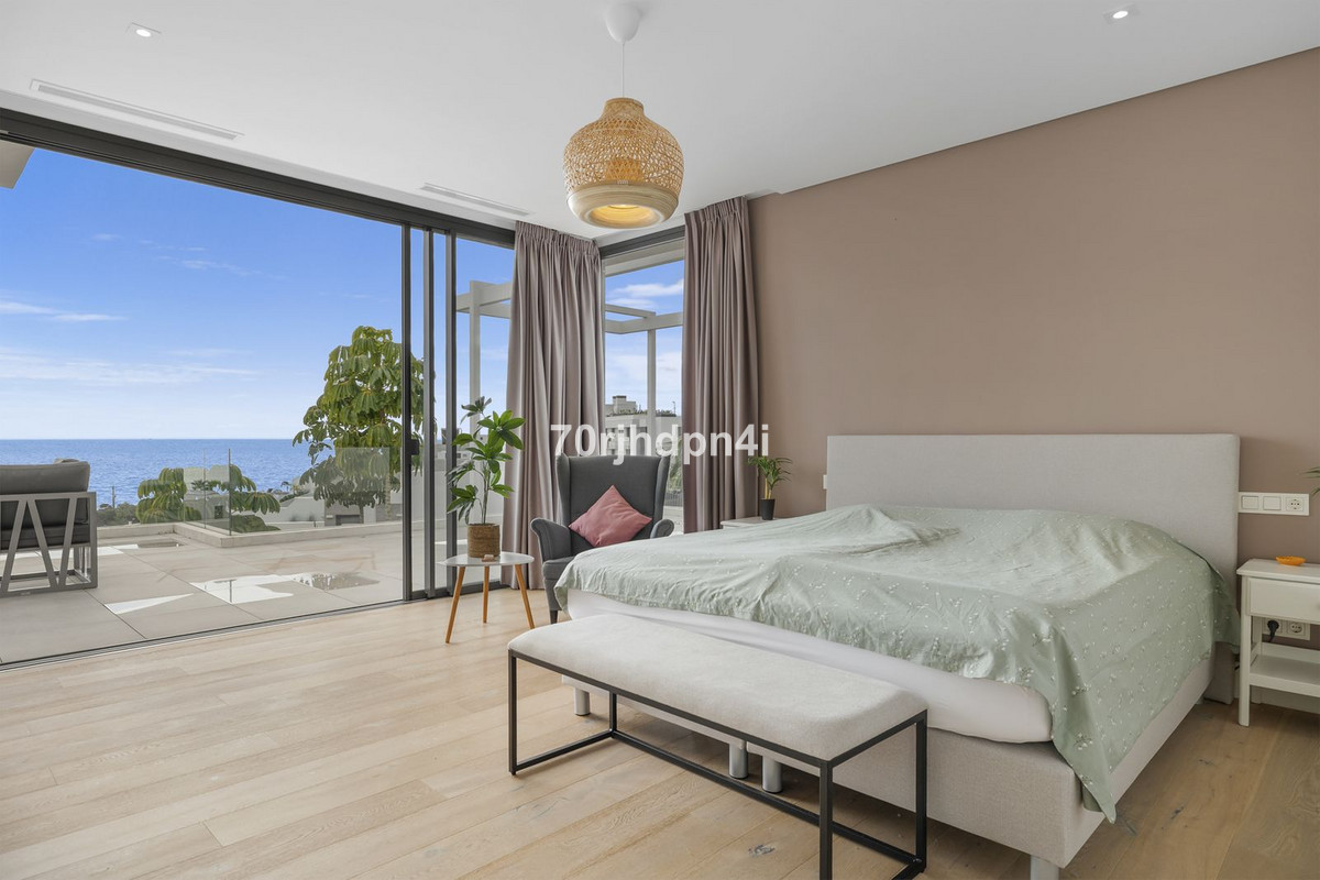 Se vende Villa - Chalet de 5 dormitorios en Costa Del Sol, Málaga, España