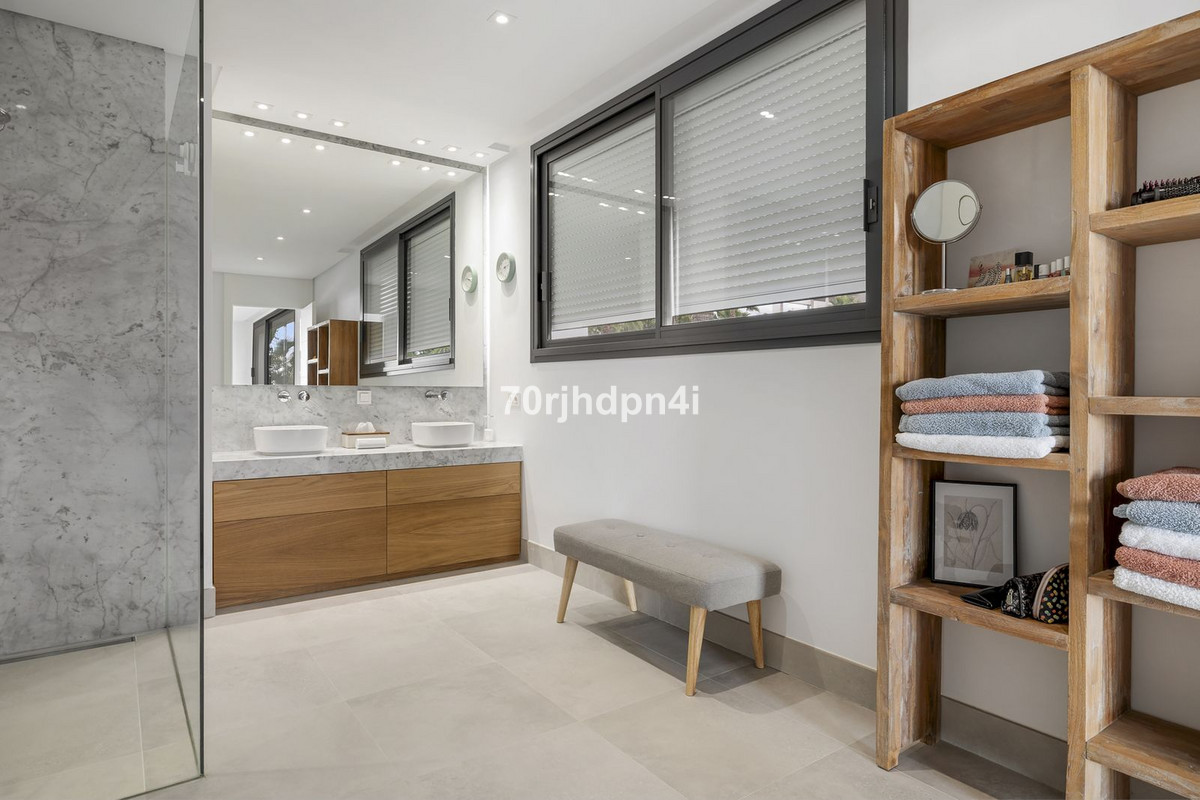 Se vende Villa - Chalet de 5 dormitorios en Costa Del Sol, Málaga, España