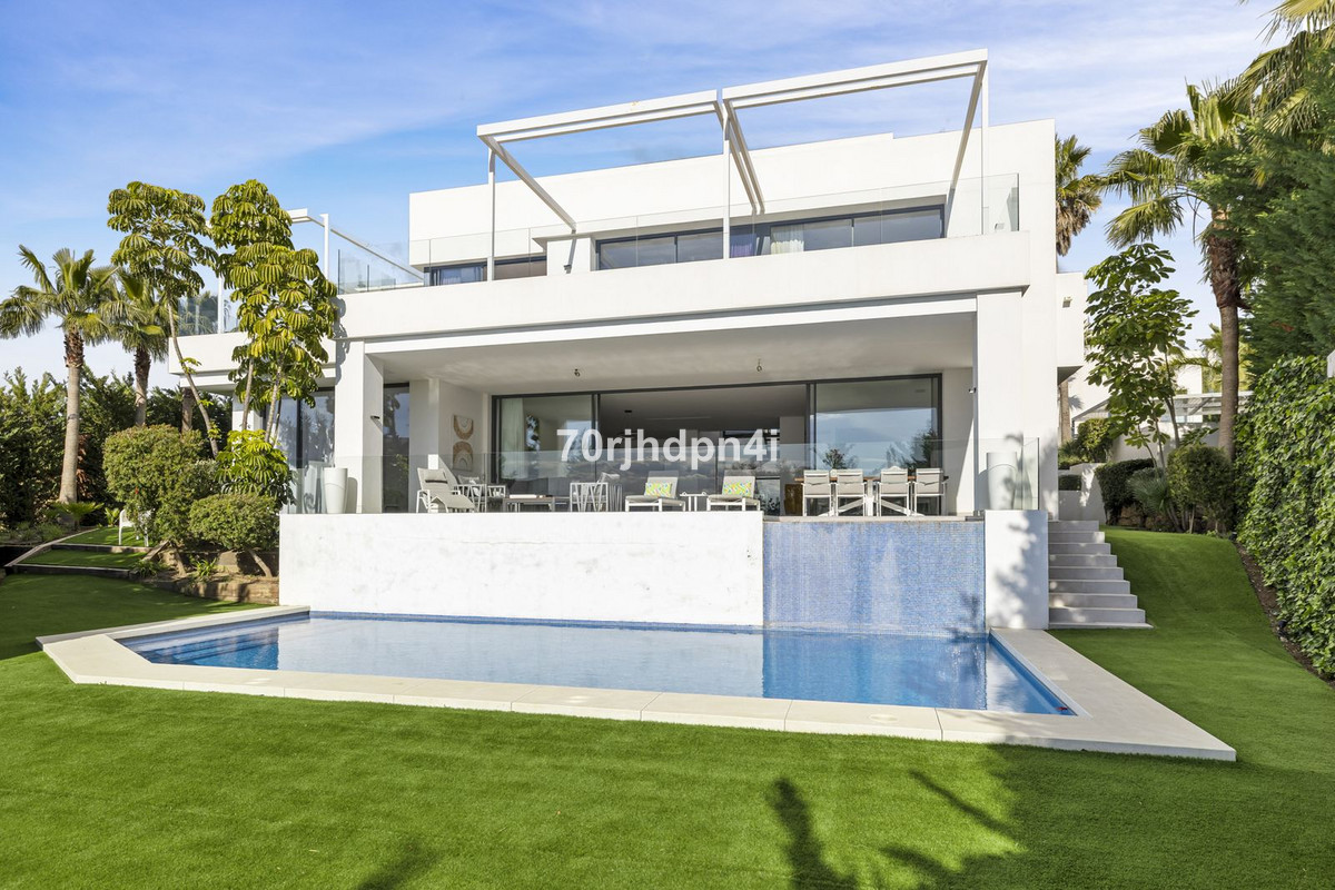 Se vende Villa - Chalet de 5 dormitorios en Costa Del Sol, Málaga, España
