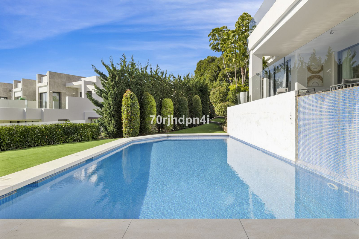 Se vende Villa - Chalet de 5 dormitorios en Costa Del Sol, Málaga, España