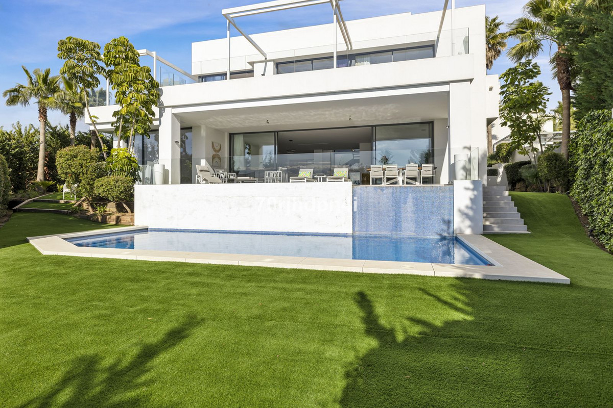 Se vende Villa - Chalet de 5 dormitorios en Costa Del Sol, Málaga, España