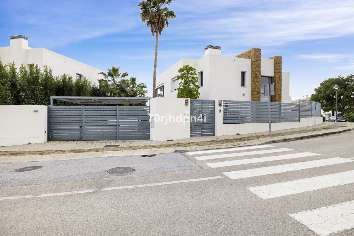 Se vende Villa - Chalet de 5 dormitorios en Costa Del Sol, Málaga, España