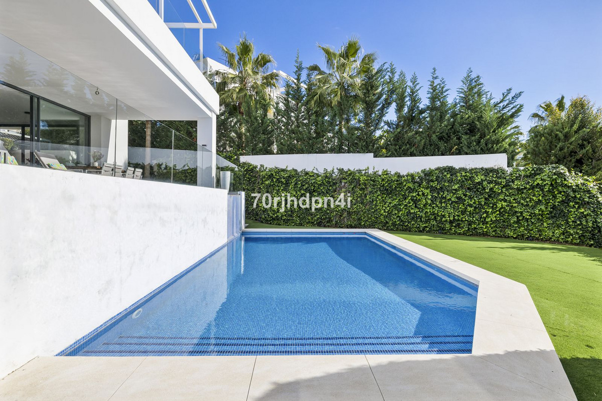Se vende Villa - Chalet de 5 dormitorios en Costa Del Sol, Málaga, España