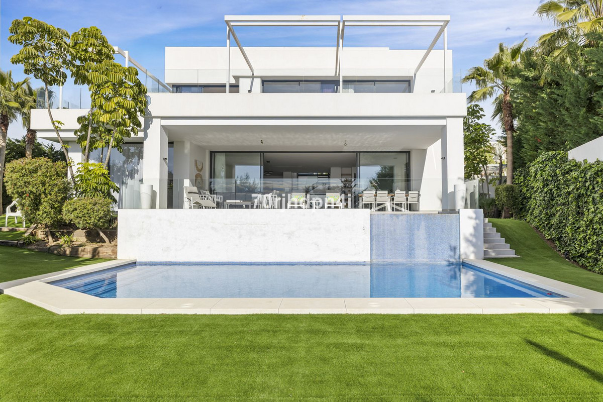 Se vende Villa - Chalet de 5 dormitorios en Costa Del Sol, Málaga, España