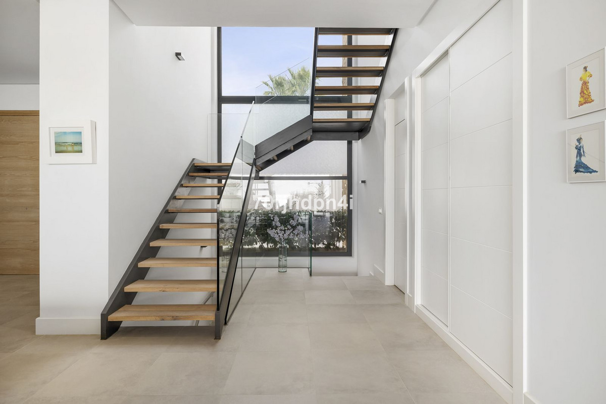 Se vende Villa - Chalet de 5 dormitorios en Costa Del Sol, Málaga, España