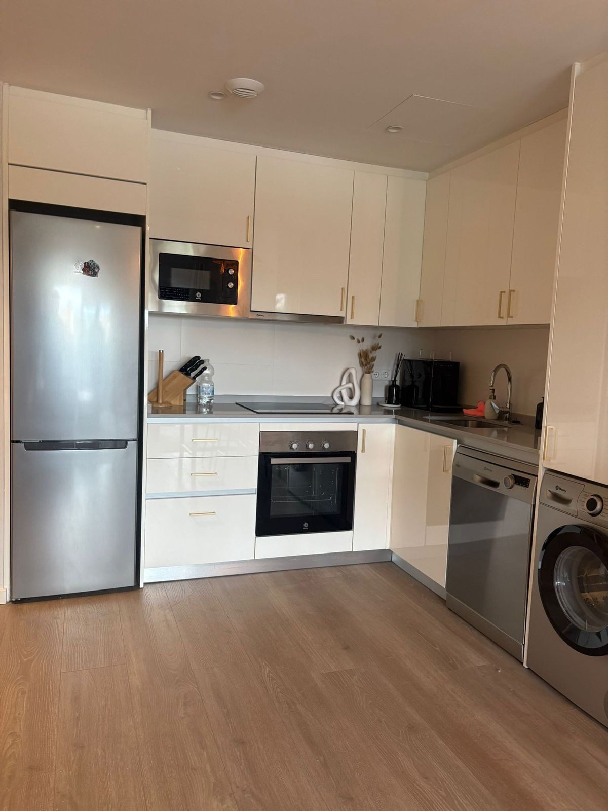 Se vende Apartamento Planta Media de 2 dormitorios en Costa Del Sol, Málaga, España