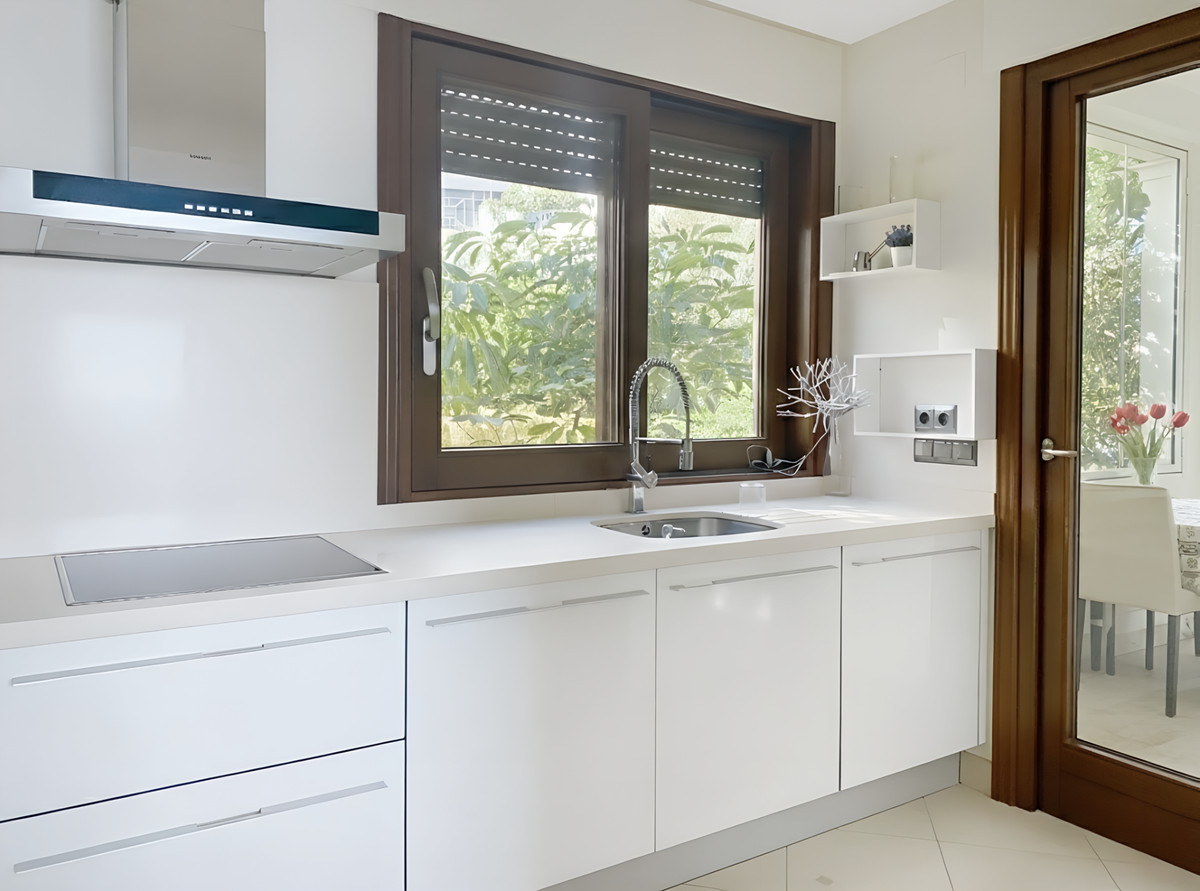 Se vende Apartamento Planta Media de 2 dormitorios en Costa Del Sol, Málaga, España