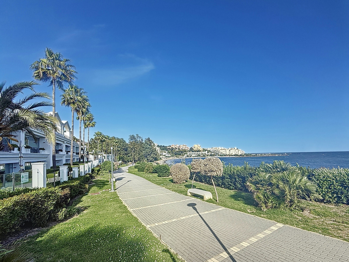 Se vende Apartamento Planta Media de 2 dormitorios en Costa Del Sol, Málaga, España