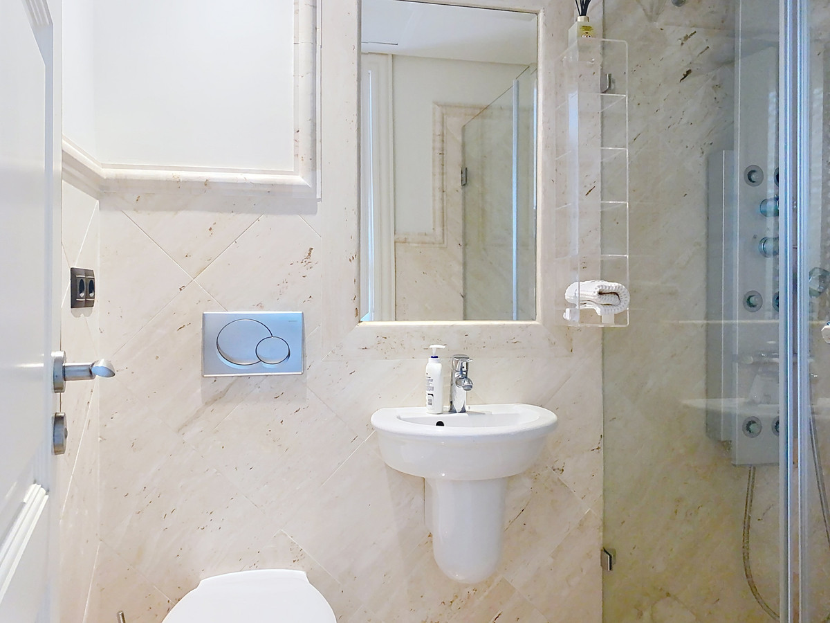 Se vende Apartamento Planta Media de 2 dormitorios en Costa Del Sol, Málaga, España