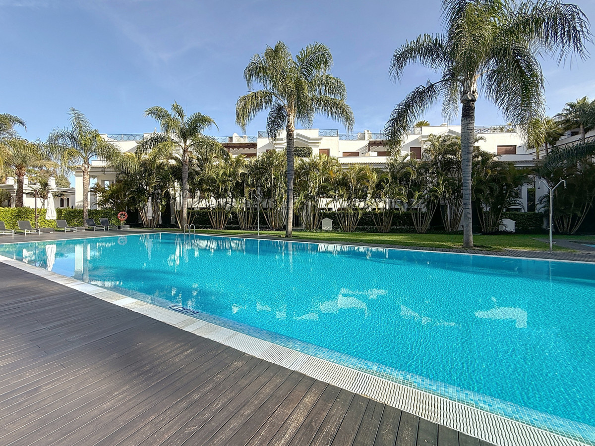 Se vende Apartamento Planta Media de 2 dormitorios en Costa Del Sol, Málaga, España