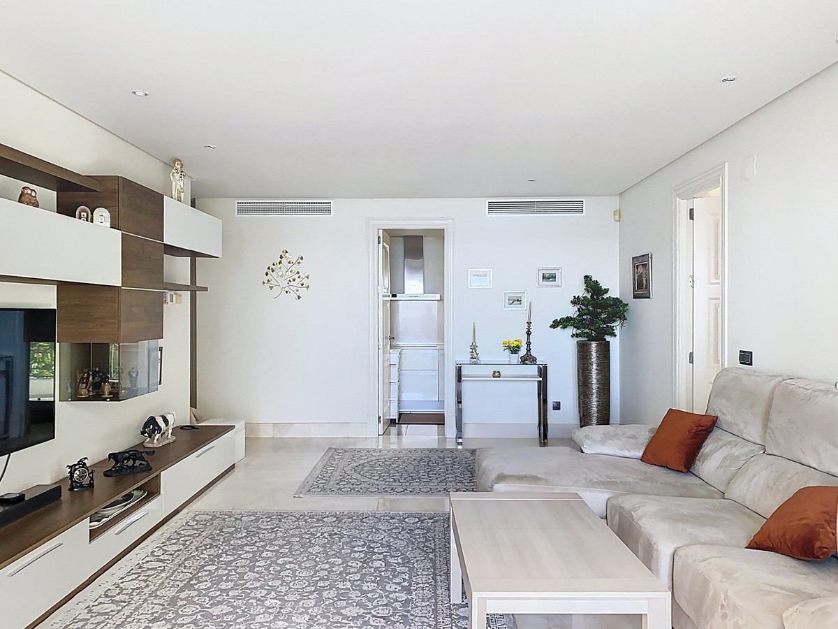 Se vende Apartamento Planta Media de 2 dormitorios en Costa Del Sol, Málaga, España