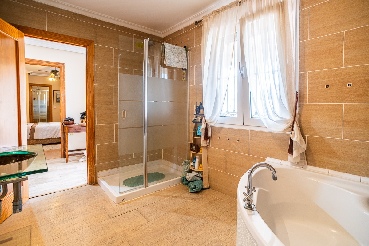 Se vende Villa - Chalet de 6 dormitorios en Costa Blanca, Alicante, España