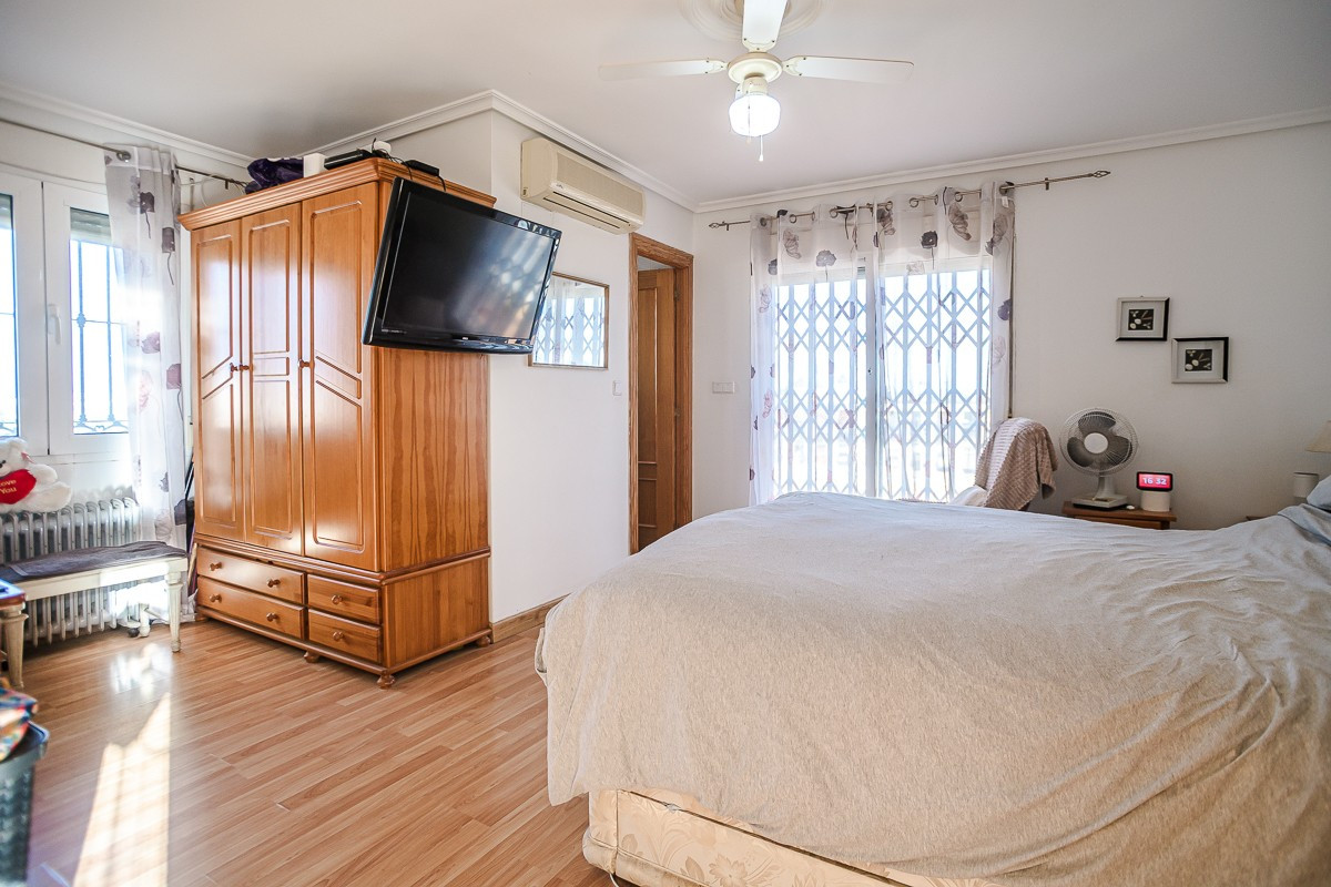 Se vende Villa - Chalet de 6 dormitorios en Costa Blanca, Alicante, España