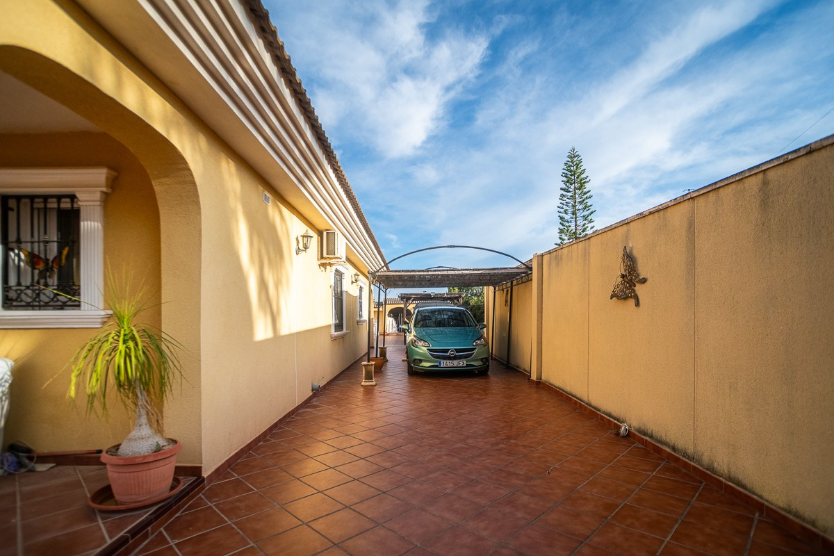 Se vende Villa - Chalet de 6 dormitorios en Costa Blanca, Alicante, España