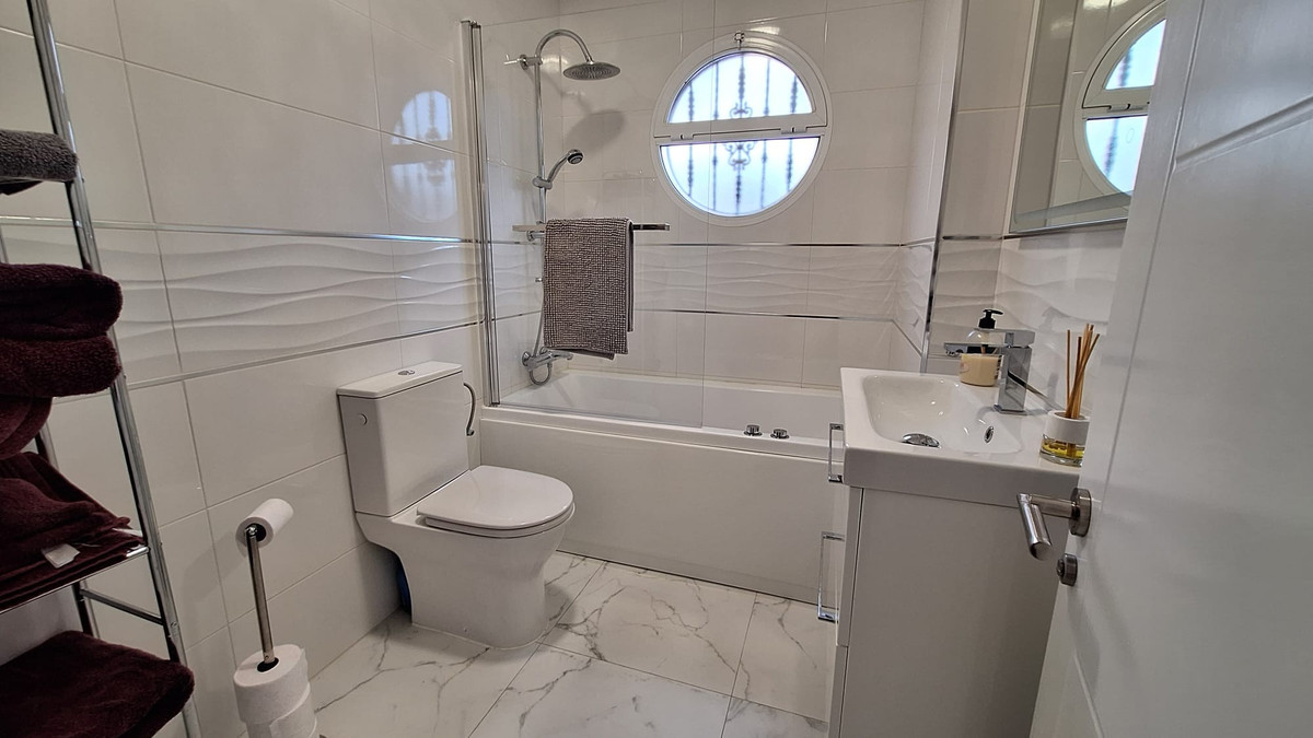 3 Bed Townhouse for sale in Guardamar Del Segura Costa Blanca, Alicante, Spain